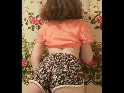 ❤️ Tânără sexy care se dezbracă de pantaloni scurți în fața camerei de filmat ❤❌  at porn ro.courseclass.ru ☑