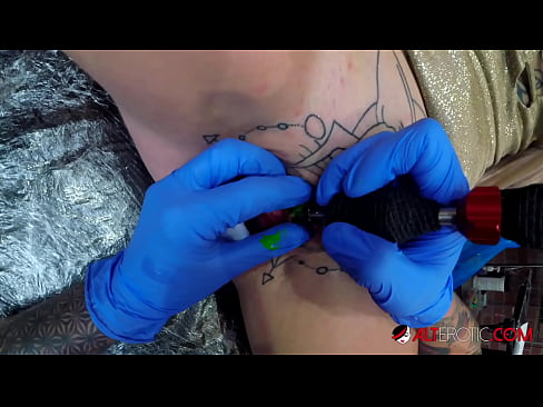 ❤️ Sully Savage, o bunăciune extrem de tatuată, și-a făcut un tatuaj pe clitorisul ei ❤❌ at porn ro.courseclass.ru ☑